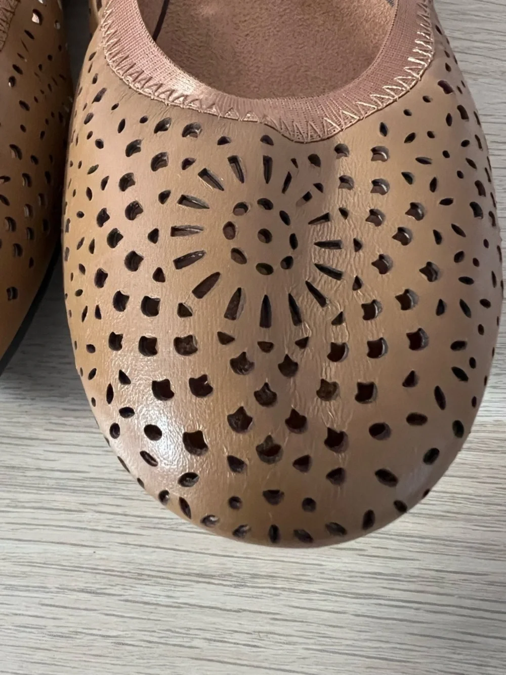 Vionic Women's Robyn Perforated Tan Leather Ballet Flats Toffee Classic